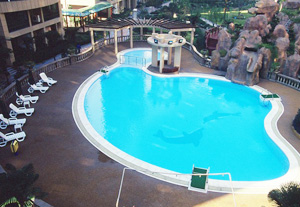 周圍環(huán)境對建造泳池有什么影響？