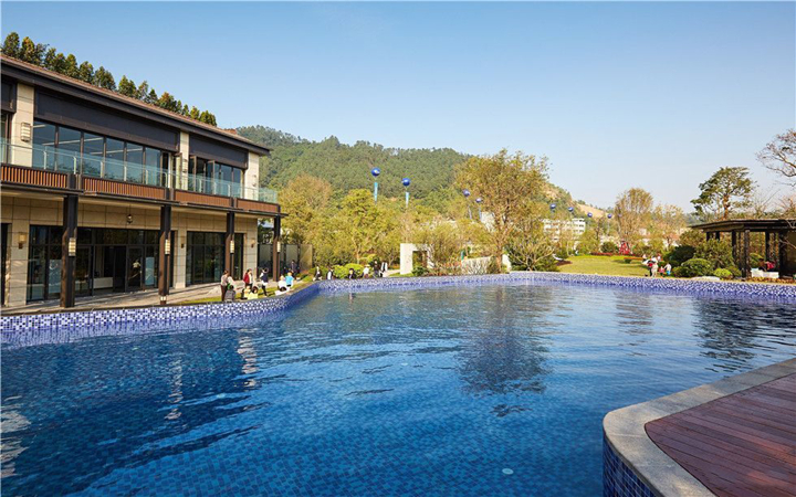 簽約遠(yuǎn)洋繁花里大型戶(hù)外景觀(guān)泳池設(shè)備安裝工程